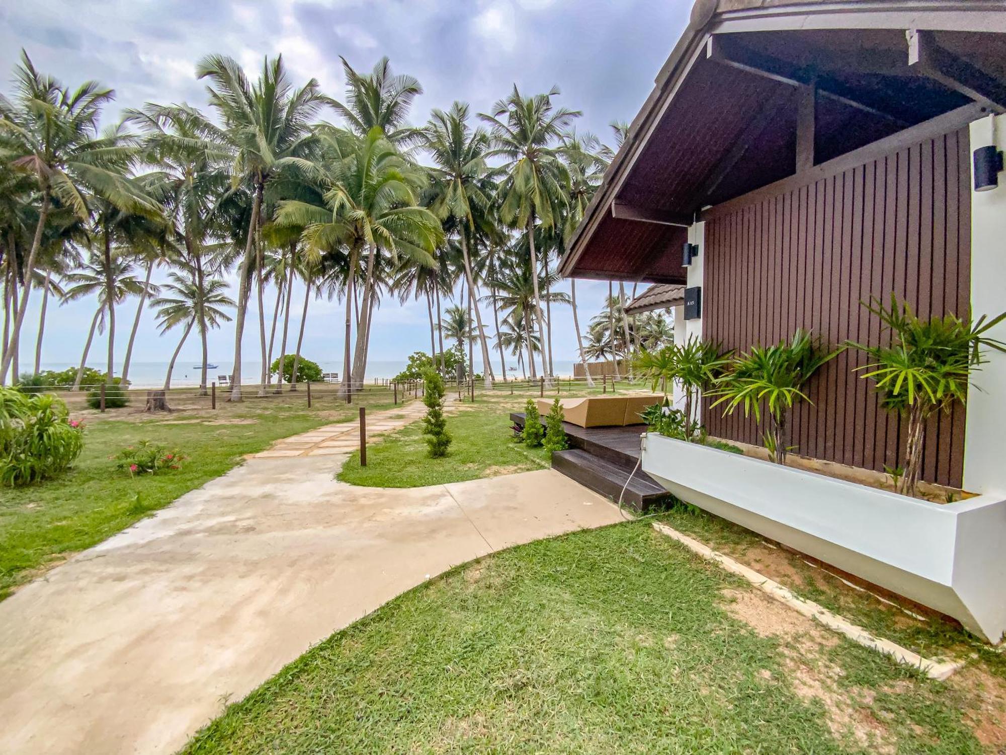 Chumphon Cabana Resort Exterior photo