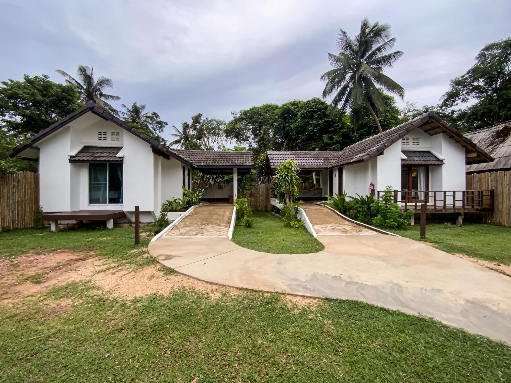 Chumphon Cabana Resort Exterior photo