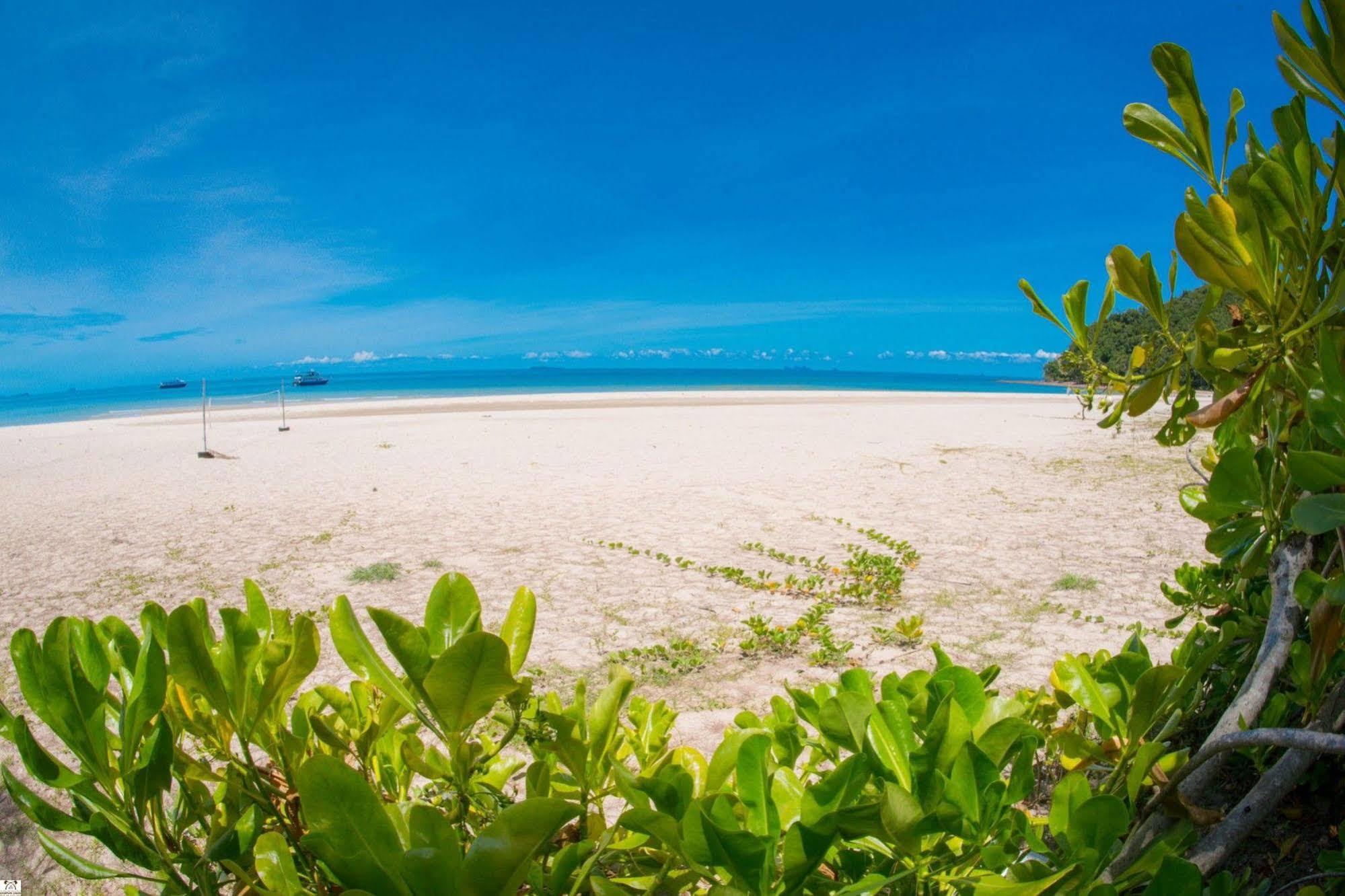 Chumphon Cabana Resort Exterior photo